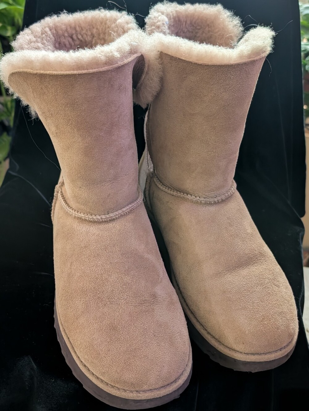 UGG Women's Short Suede Shearling Boots - Taupe